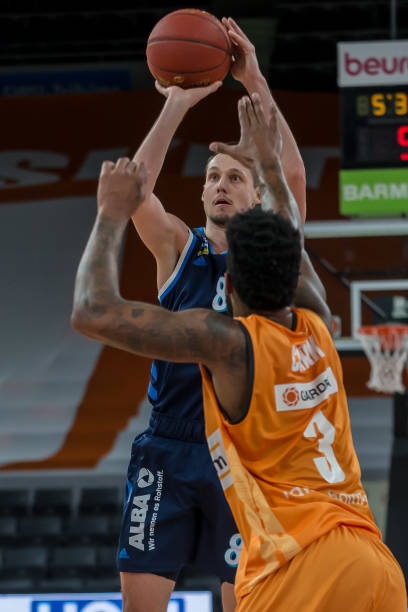 沉痛而尊重 沉痛而尊重